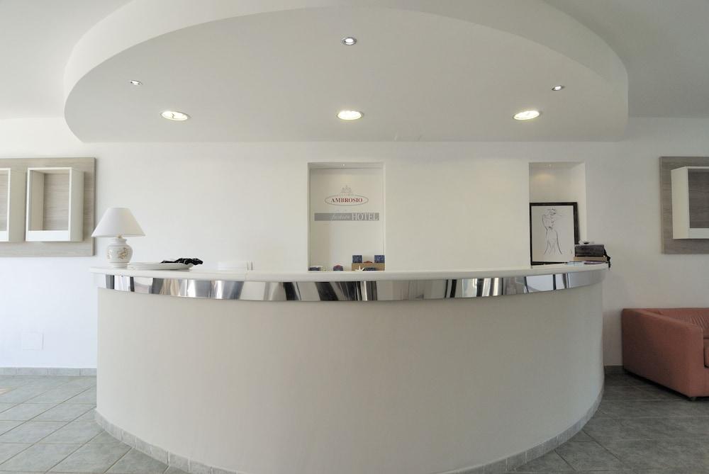 Hotel Ambrosio La Corte 올비아 외부 사진
